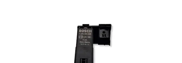 Volkswagen Golf VI Glow plug pre-heat relay 0281003038 20120615