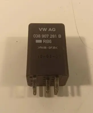 Audi A6 S6 C6 4F Glow plug pre-heat relay 0281003032