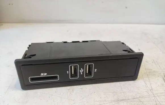 Mercedes-Benz C AMG W205 USB socket connector A2058200526 060916