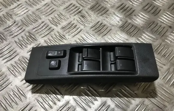 Toyota Corolla Verso AR10 Electric window control switch 848200f01000 84820-0f010-00