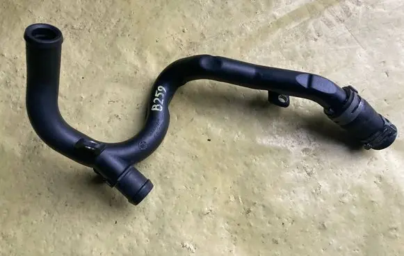 Mercedes-Benz B W245 Engine coolant pipe/hose A6402001452