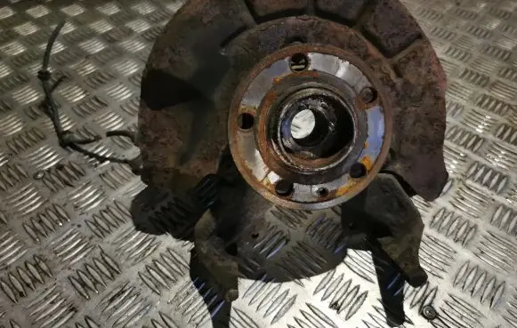 Skoda Fabia Mk2 (5J) Front wheel hub