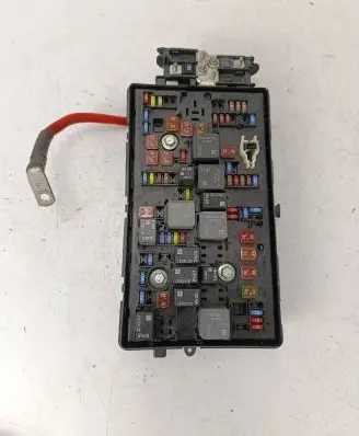 Opel Insignia A Fuse module 13485544