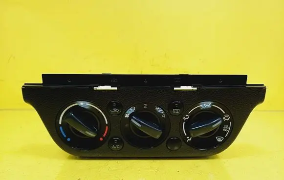 Suzuki Swift I Climate control unit