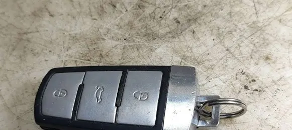 Volkswagen PASSAT B6 Ignition key/card 