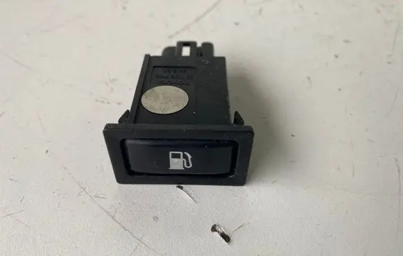 Toyota Avensis T250 Fuel tank opening switch 156795