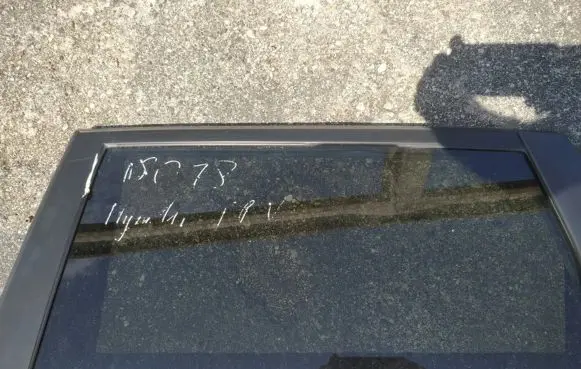 Honda FR-V Rear door window glass