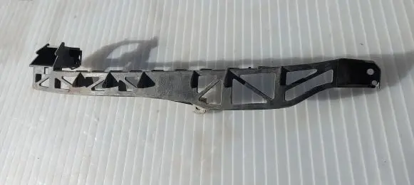 Mazda 3 I Front bumper mounting bracket