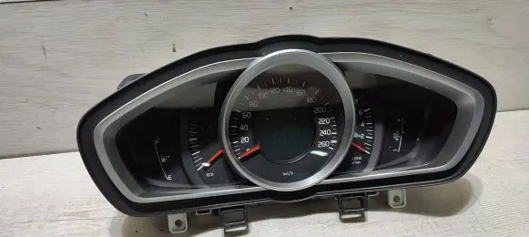 Volvo V40 Speedometer (instrument cluster) 31665859 0416030 599986U