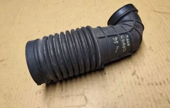 Jeep Grand Cherokee (WJ) Air intake hose/pipe