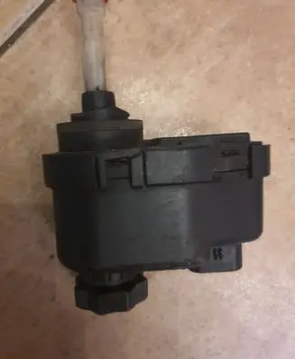 Headlight level adjustment motor