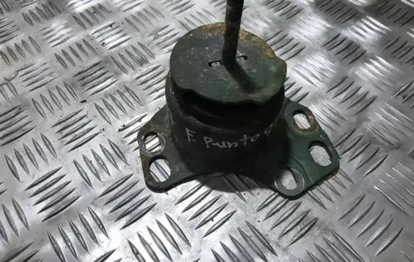 Fiat Punto (176) Engine mount bracket