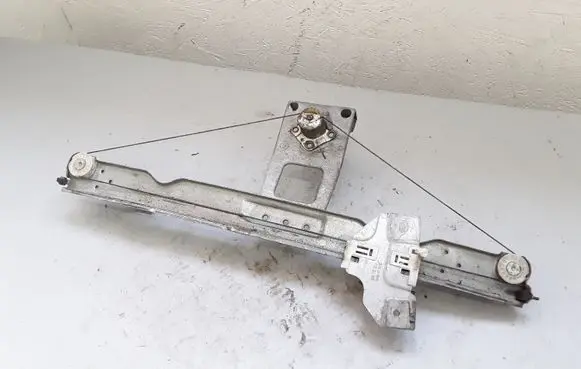 Dacia Sandero Front window lifting mechanism without motor 82007338250
