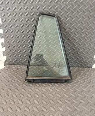 Toyota Verso Rear vent window glass 681890F010