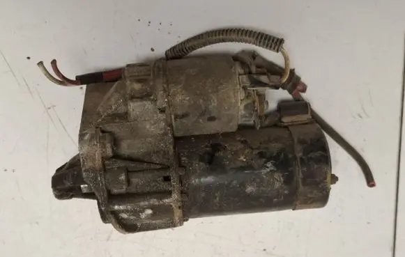 Renault Scenic I Starter motor D6RA133