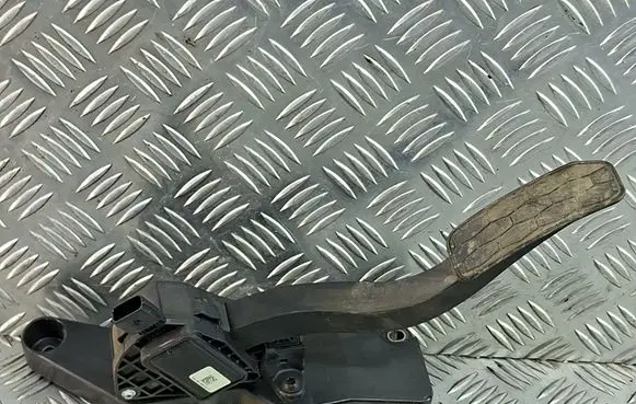Jaguar XE Accelerator throttle pedal 698540C