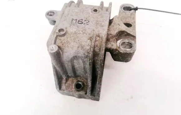 Engine mount bracket