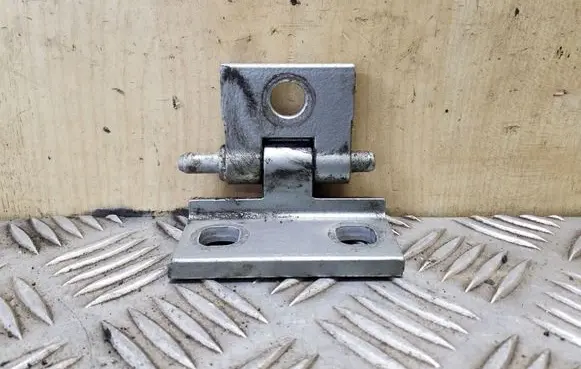Volvo XC90 Rear door lower hinge