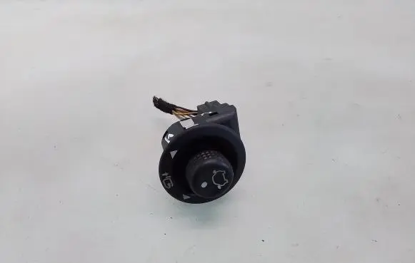 Wing mirror switch