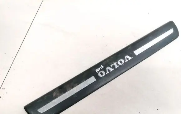 Front sill trim cover
