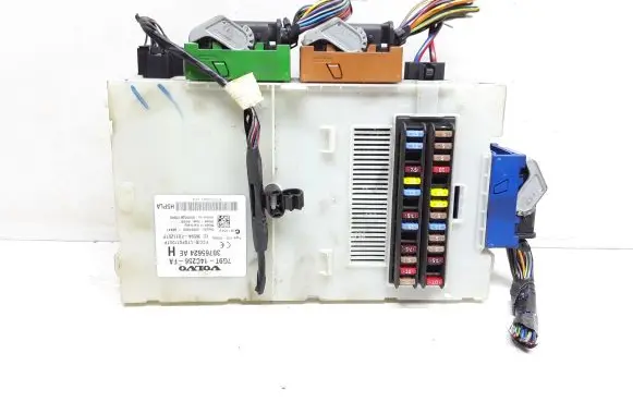 Volvo XC60 Fuse module 7G9T14C256FA 30765624AE 30765624