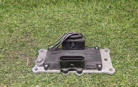 Volkswagen Bora Engine control unit/module 071905143