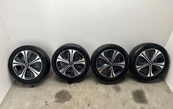 Nissan Leaf II (ZE1) R17 alloy rim