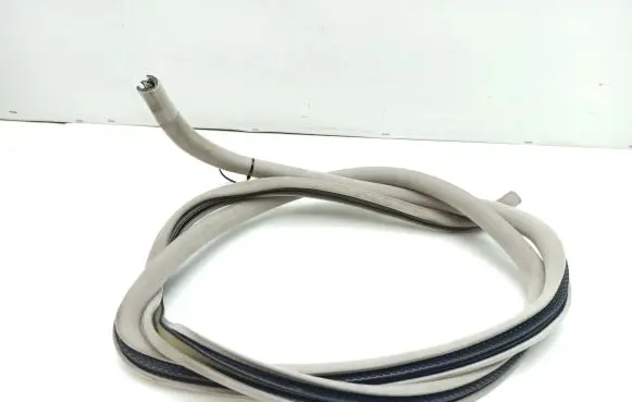 Rear door rubber seal (on body)