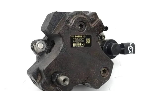 BMW 5 E60 E61 Fuel injection high pressure pump 7798333 0445010146 3015780