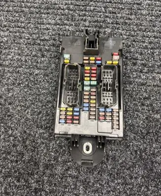 Volvo XC90 Fuse module 31682732 K067R