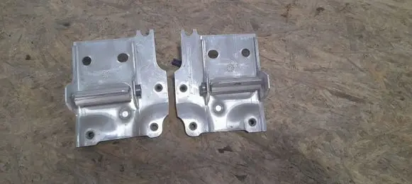 BMW 5 F10 F11 Radiator mount bracket 0ESDR