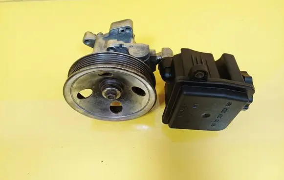 Mercedes-Benz S W220 Power steering pump 0024668601 A0004600183