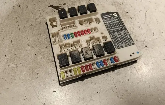 Nissan Navara D40 Fuse module PPT30M10