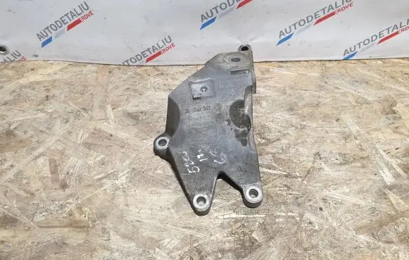 BMW 5 G30 G31 Engine mounting bracket 6864593 22116864593