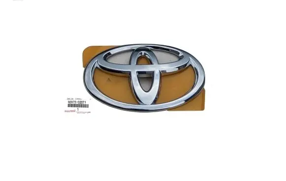 Toyota Camry VIII XV70 Manufacturers badge/model letters 