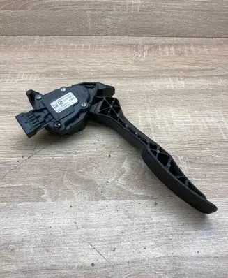 Opel Insignia A Accelerator throttle pedal 13237356 6PV00976501
