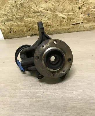 Peugeot 208 Front wheel hub