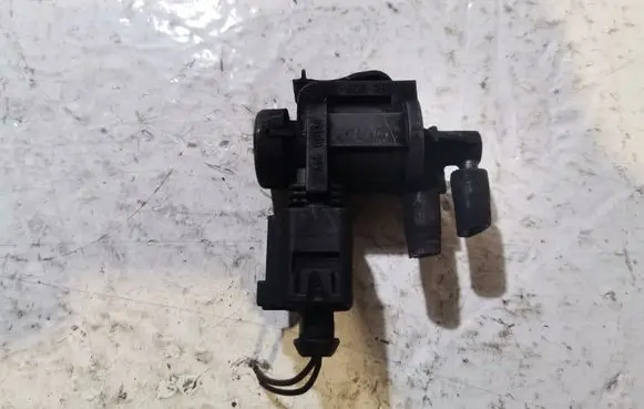 Volkswagen PASSAT B6 Vacuum valve 1J0906283C