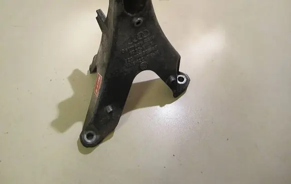 Audi A4 S4 B7 8E 8H Engine mounting bracket 8E0199308AF 89301