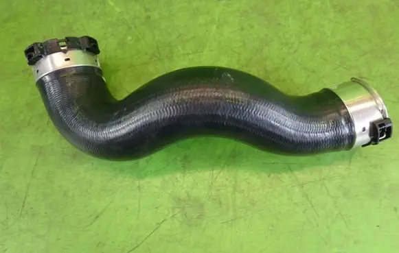 Infiniti Q30 Intercooler hose/pipe