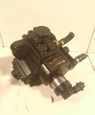 Opel Zafira B Fuel injection high pressure pump 0055206680 0445010155