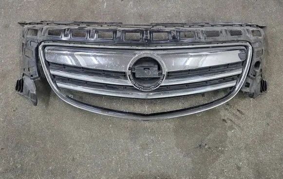 Opel Insignia A Front bumper upper radiator grill 13282567 551004542