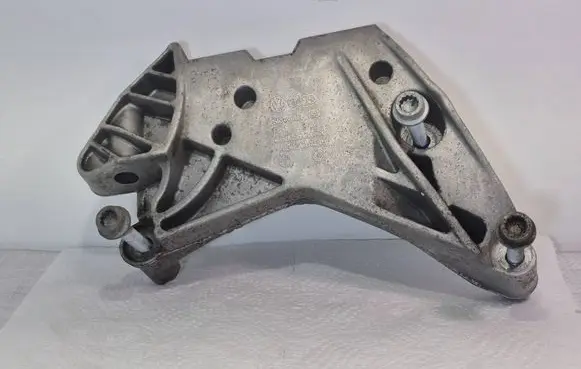 Skoda Octavia Mk3 (5E) Engine mounting bracket 06J199207P