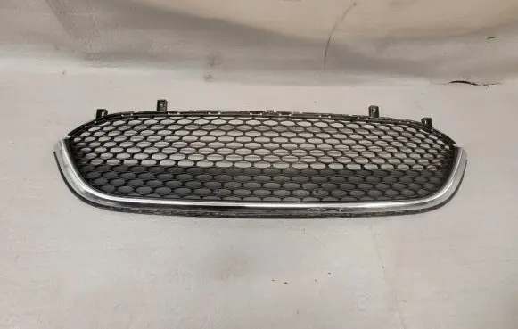 Chrysler Pacifica Front bumper lower grill 68243498AA