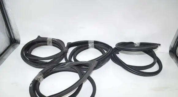 BMW 6 F06 Gran coupe Front door rubber seal 7328768 51337328768 7328767