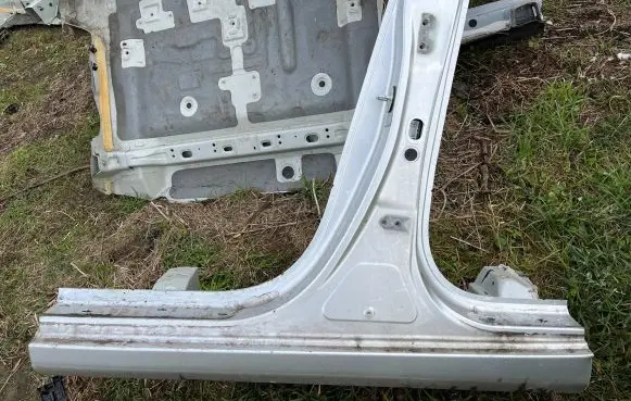 KIA Carens III Pillar (middle) 