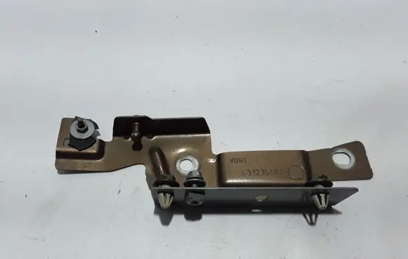 Renault Captur Fender mounting bracket 631235481R