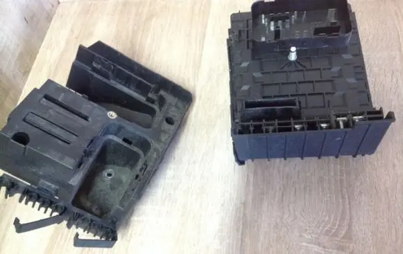Volkswagen Golf V Fuse module 1K0937125