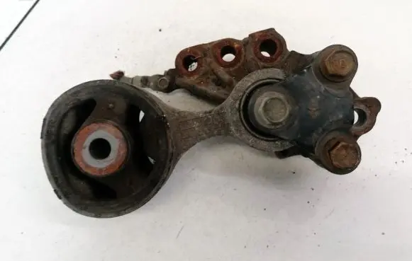 Honda CR-V Engine mount bracket