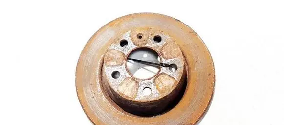 Mitsubishi Lancer X Rear brake disc neventiliuojamas